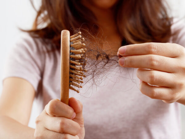 Queda de cabelo: quais vitaminas e manipulados podem ajudar?